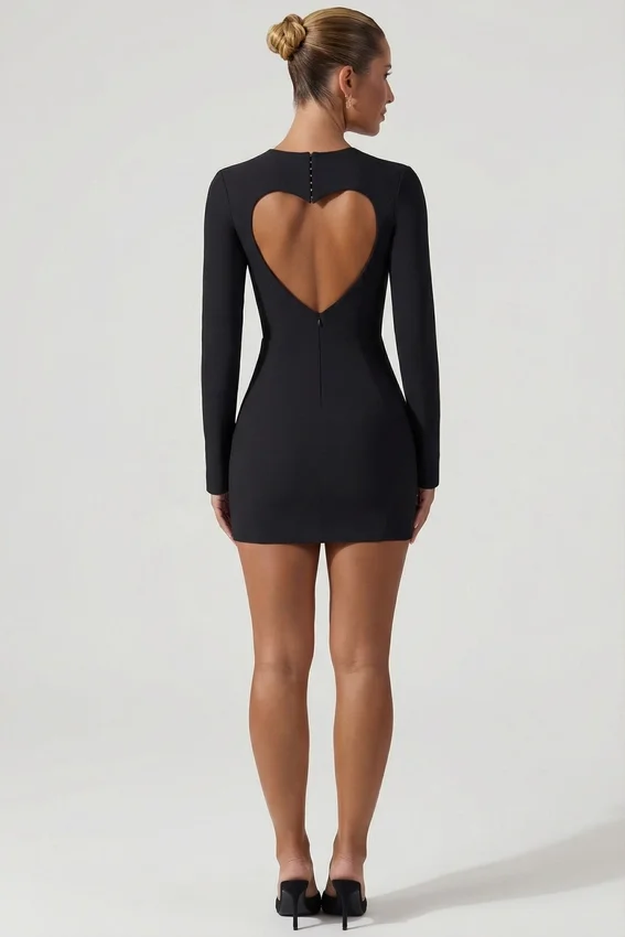 Adelia Cut-Out Heart-Detail Bodycon Miniklänning i svart Adelia Cut-Out Heart-Detail Bodycon Miniklänning i svart