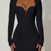 Adelia Cut-Out Heart-Detail Bodycon Miniklänning i svart Adelia Cut-Out Heart-Detail Bodycon Miniklänning i svart