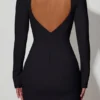 Adelia Cut-Out Heart-Detail Bodycon Miniklänning i svart Adelia Cut-Out Heart-Detail Bodycon Miniklänning i svart