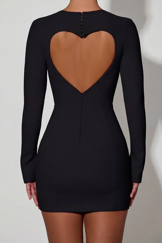 Adelia Cut-Out Heart-Detail Bodycon Miniklänning i svart Adelia Cut-Out Heart-Detail Bodycon Miniklänning i svart