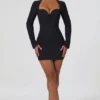 Adelia Cut-Out Heart-Detail Bodycon Miniklänning i svart Adelia Cut-Out Heart-Detail Bodycon Miniklänning i svart