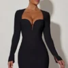 Adelia Cut-Out Heart-Detail Bodycon Miniklänning i svart Adelia Cut-Out Heart-Detail Bodycon Miniklänning i svart