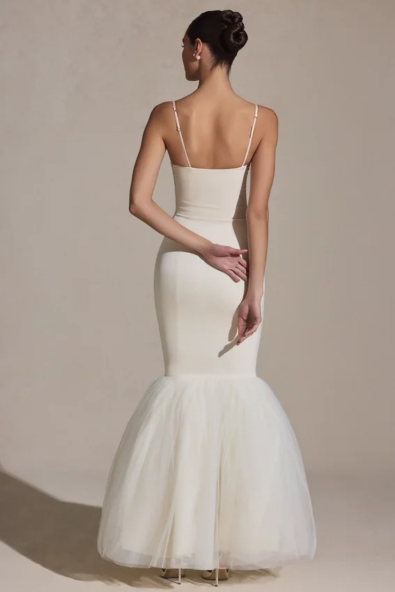 Adelpha Tulle Hem Fishtail Gown i elfenben Adelpha Tulle Hem Fishtail Gown i elfenben