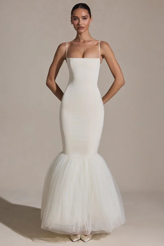 Adelpha Tulle Hem Fishtail Gown i elfenben Adelpha Tulle Hem Fishtail Gown i elfenben