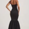 Adelpha Tulle Hem Fishtail Gown i svart Adelpha Tulle Hem Fishtail Gown i svart