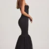 Adelpha Tulle Hem Fishtail Gown i svart Adelpha Tulle Hem Fishtail Gown i svart