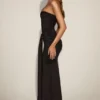 Aisra Satin Peekaboo Bandeau Draped Gown i svart Aisra Satin Peekaboo Bandeau Draped Gown i svart