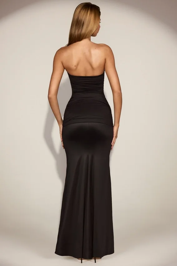 Aisra Satin Peekaboo Bandeau Draped Gown i svart Aisra Satin Peekaboo Bandeau Draped Gown i svart