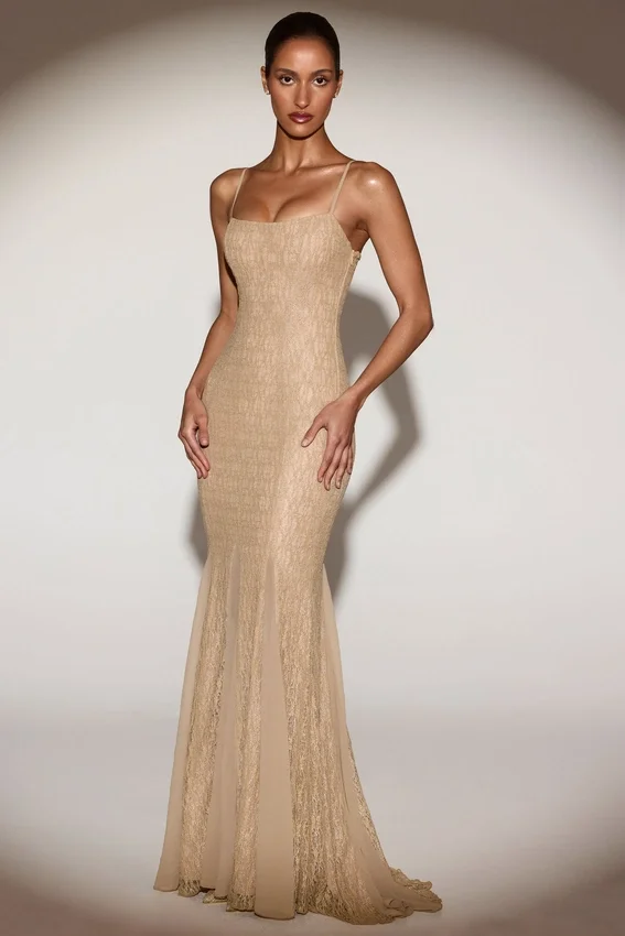 Alabelle Metallic Lace Godet Fishtail Gown i guld Alabelle Metallic Lace Godet Fishtail Gown i guld