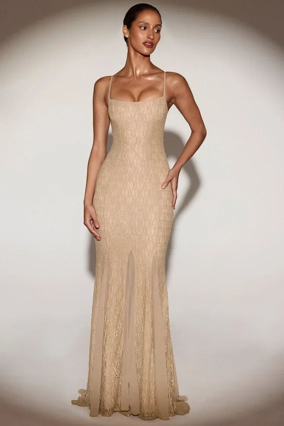 Alabelle Metallic Lace Godet Fishtail Gown i guld Alabelle Metallic Lace Godet Fishtail Gown i guld