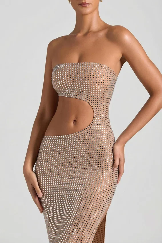 Alamea utsmyckad bandeau-maxiklänning med utskärningar i färgen Honey Alamea utsmyckad bandeau-maxiklänning med utskärningar i färgen Honey