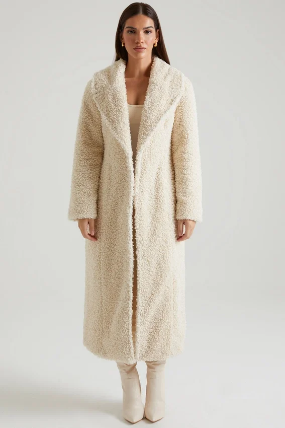 Alaska lång shearlingkapp i kräm Alaska lång shearlingkapp i kräm