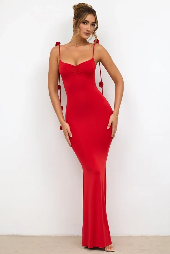 Aldona Slinky Jersey Rose Detail Evening Gown i scharlakansrött Aldona Slinky Jersey Rose Detail Evening Gown i scharlakansrött