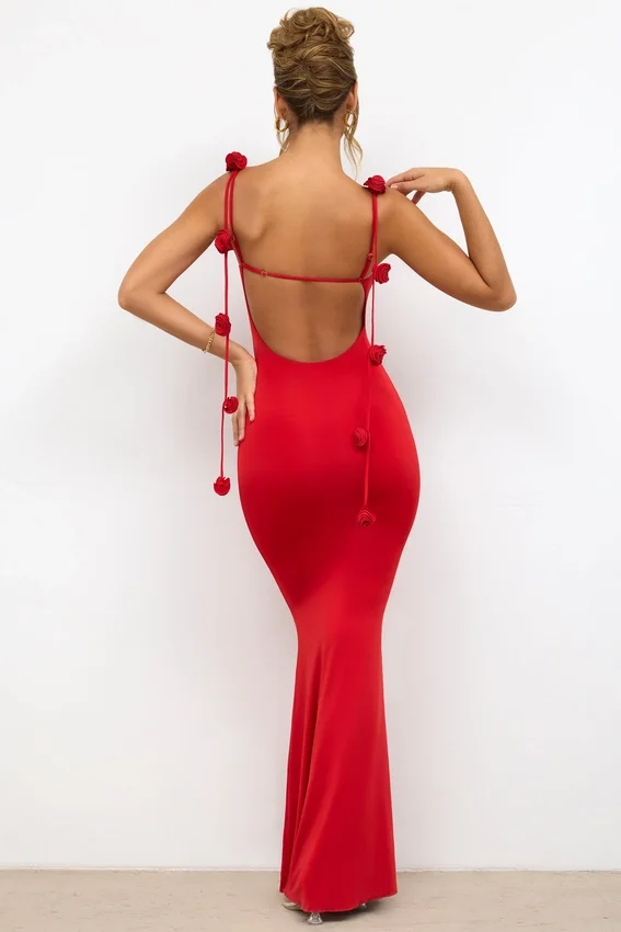 Aldona Slinky Jersey Rose Detail Evening Gown i scharlakansrött Aldona Slinky Jersey Rose Detail Evening Gown i scharlakansrött