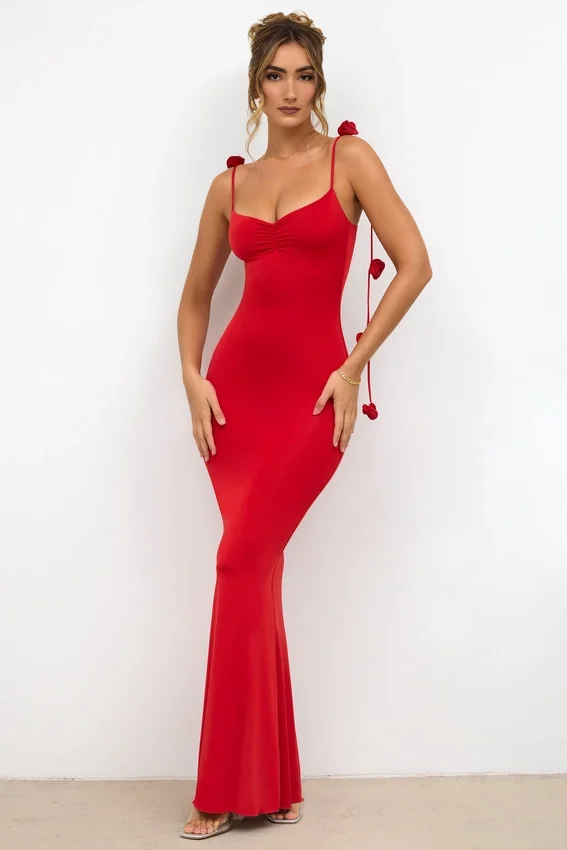 Aldona Slinky Jersey Rose Detail Evening Gown i scharlakansrött Aldona Slinky Jersey Rose Detail Evening Gown i scharlakansrött