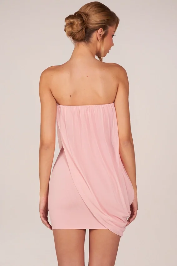 Alessandra bandeau-draperad miniklänning i blushrosa Alessandra bandeau-draperad miniklänning i blushrosa