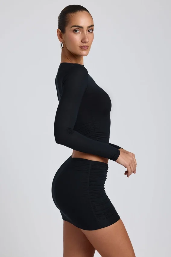Alia Modal Ruched Long-Sleeve Top i svart Alia Modal Ruched Long-Sleeve Top i svart