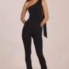 Alira Modal One-Shoulder Jumpsuit i svart Alira Modal One-Shoulder Jumpsuit i svart