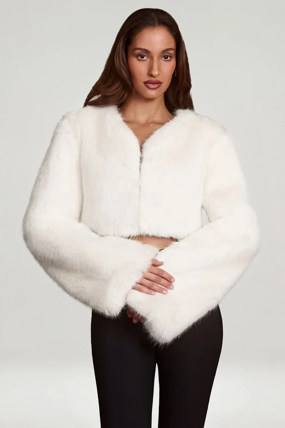 Almerinda kort bolero i fuskpäls, vit Almerinda kort bolero i fuskpäls, vit