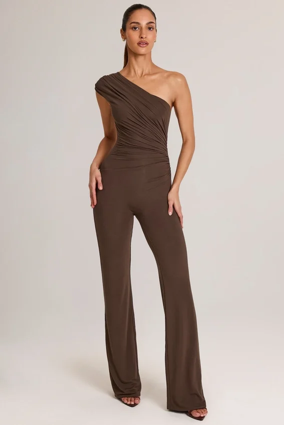 Alouette Modal One-Shoulder Jumpsuit i chokladbrunt Alouette Modal One-Shoulder Jumpsuit i chokladbrunt