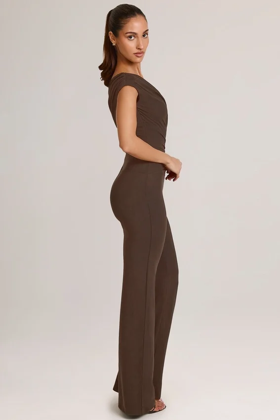 Alouette Modal One-Shoulder Jumpsuit i chokladbrunt Alouette Modal One-Shoulder Jumpsuit i chokladbrunt