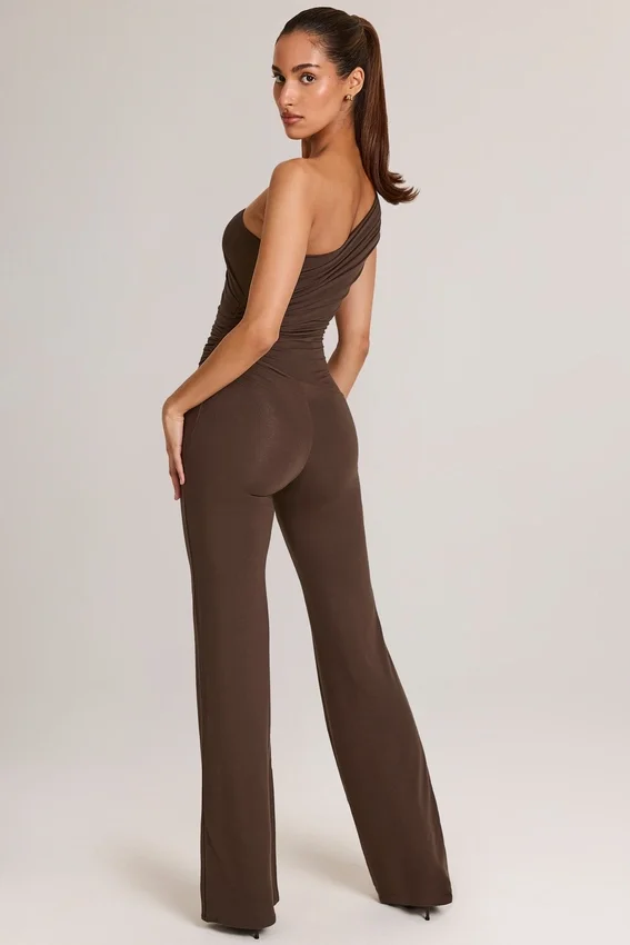 Alouette Modal One-Shoulder Jumpsuit i chokladbrunt Alouette Modal One-Shoulder Jumpsuit i chokladbrunt