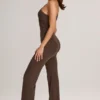 Alouette Modal One-Shoulder Jumpsuit i chokladbrunt Alouette Modal One-Shoulder Jumpsuit i chokladbrunt