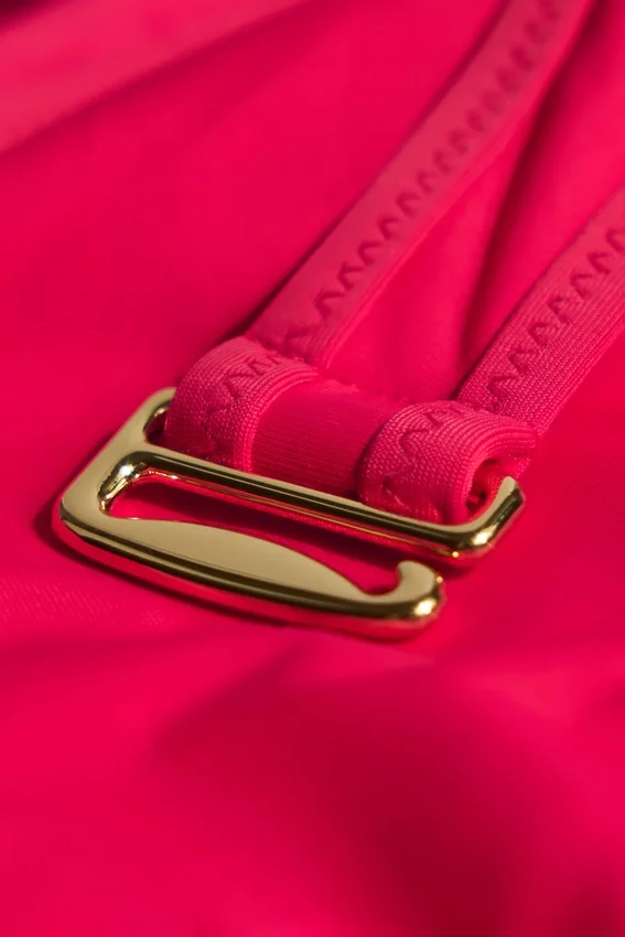 Amanyara Metallic Layered Baddräkt i fuchsia Amanyara Metallic Layered Baddräkt i fuchsia