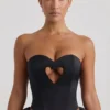 Amora Embellished Heart Cut-Out Strapless Corset Top i svart Amora Embellished Heart Cut-Out Strapless Corset Top i svart
