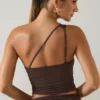 Andi Modal One-Shoulder Top i chokladbrunt Andi Modal One-Shoulder Top i chokladbrunt