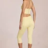 Anessa Capri-jeans med medelhög midja i citrongult Anessa Capri-jeans med medelhög midja i citrongult