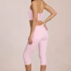Anessa midjehög caprijeans i blommig rosa Anessa midjehög caprijeans i blommig rosa