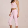 Anessa midjehög caprijeans i blommig rosa Anessa midjehög caprijeans i blommig rosa