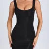 Aoife Modal Lace-Trim Bodycon Miniklänning i svart Aoife Modal Lace-Trim Bodycon Miniklänning i svart