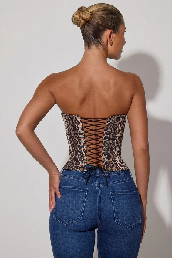 Araminta snörningskorsett i leopardmönster Araminta snörningskorsett i leopardmönster