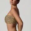 Ariana Embellished Cut-Out Crop Top i guld Ariana Embellished Cut-Out Crop Top i guld
