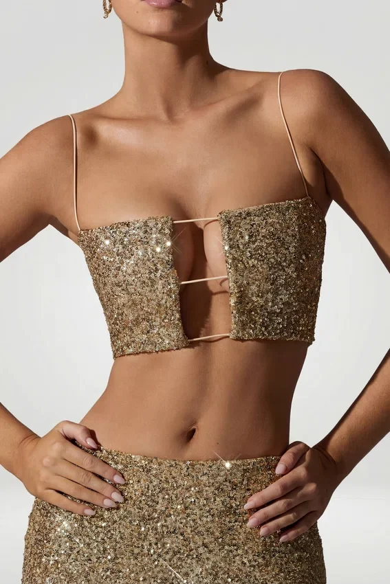 Ariana Embellished Cut-Out Crop Top i guld Ariana Embellished Cut-Out Crop Top i guld