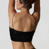 Ariana Embellished Cut-Out Crop Top i svart Ariana Embellished Cut-Out Crop Top i svart