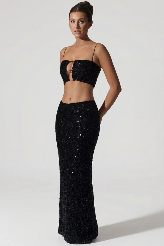 Ariana Embellished Cut-Out Crop Top i svart Ariana Embellished Cut-Out Crop Top i svart