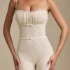 Arlena Jumpsuit med spets och rosettdetaljer i färg Ivory Arlena Jumpsuit med spets och rosettdetaljer i färg Ivory