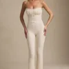Arlena Jumpsuit med spets och rosettdetaljer i färg Ivory Arlena Jumpsuit med spets och rosettdetaljer i färg Ivory