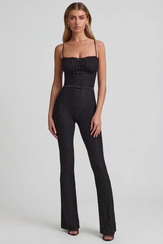Arlena Jumpsuit med spets och rosettdetaljer i svart Arlena Jumpsuit med spets och rosettdetaljer i svart
