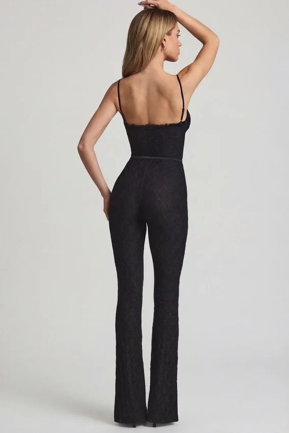 Arlena Jumpsuit med spets och rosettdetaljer i svart Arlena Jumpsuit med spets och rosettdetaljer i svart