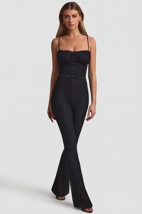Arlena Jumpsuit med spets och rosettdetaljer i svart Arlena Jumpsuit med spets och rosettdetaljer i svart