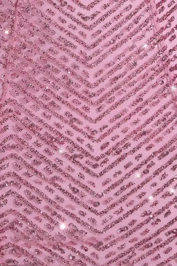 Arlona miniklänning med halterneck och dekorationer i rosa Arlona miniklänning med halterneck och dekorationer i rosa