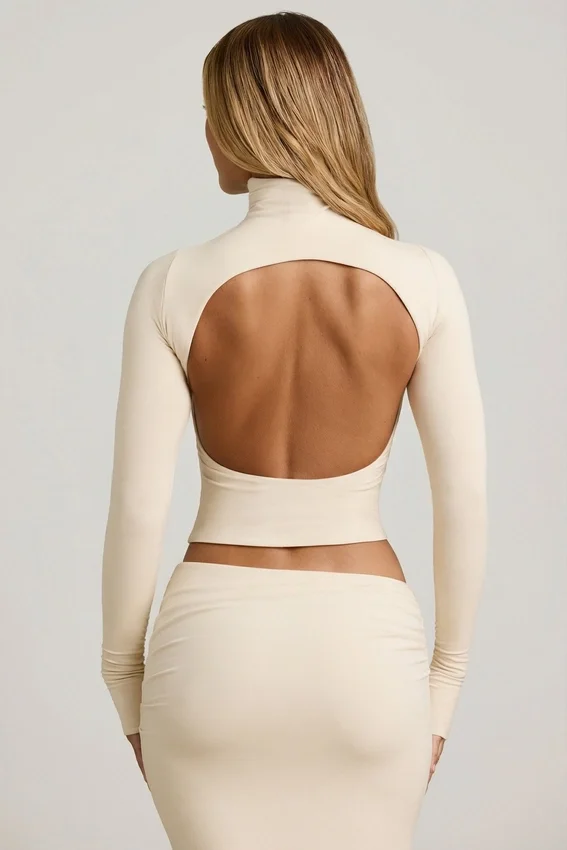 Auri Modal Ruched Backless Turtleneck Top i Ivory Auri Modal Ruched Backless Turtleneck Top i Ivory