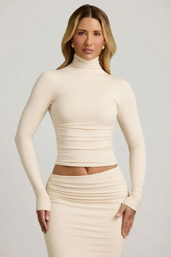 Auri Modal Ruched Backless Turtleneck Top i Ivory Auri Modal Ruched Backless Turtleneck Top i Ivory