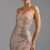 Aurora Embellished Bandeau Miniklänning i Almond Aurora Embellished Bandeau Miniklänning i Almond