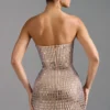 Aurora Embellished Bandeau Miniklänning i Almond Aurora Embellished Bandeau Miniklänning i Almond