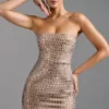 Aurora Embellished Bandeau Miniklänning i Almond Aurora Embellished Bandeau Miniklänning i Almond